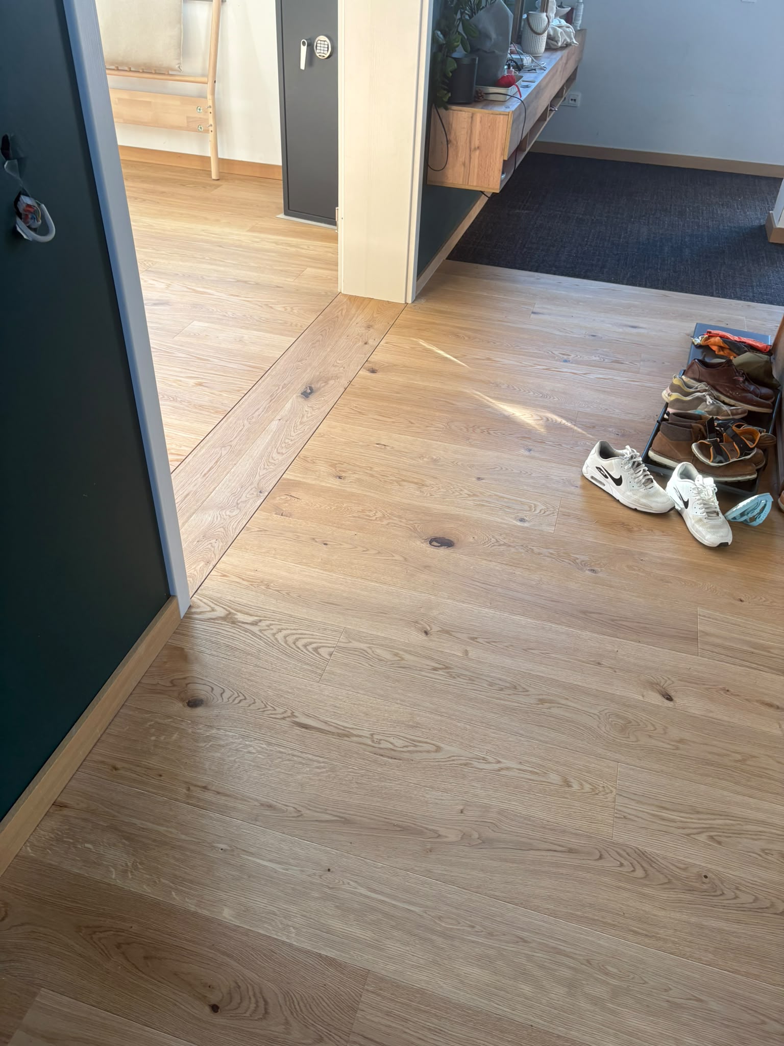 Dielenboden mit querliegendem Übergang